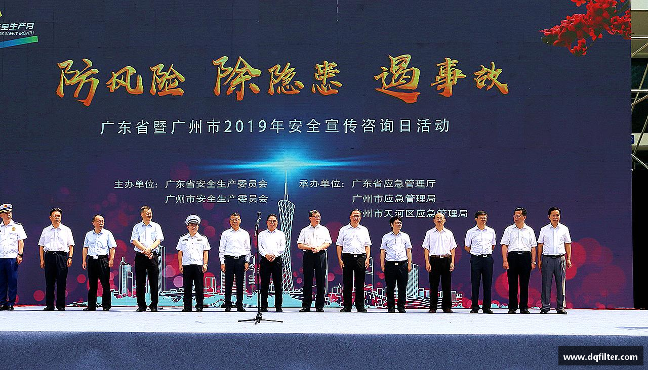 团结拼搏，驰骋竞技！